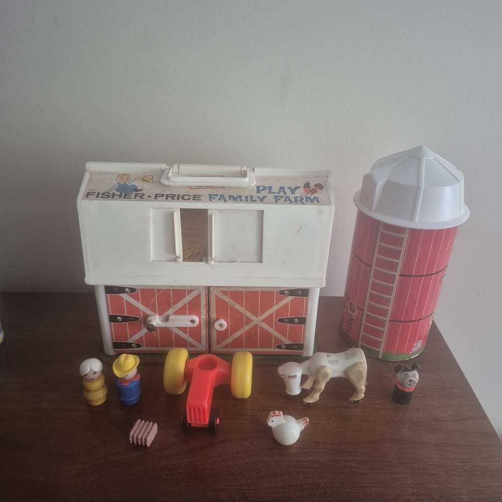 Fisher-Price Family Farm Playset - Red and White